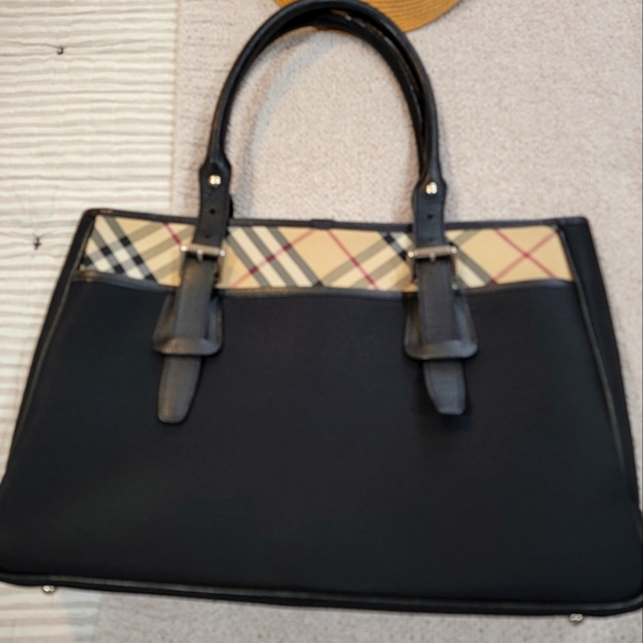 *Authentic* burberry tote - Picture 1 of 3